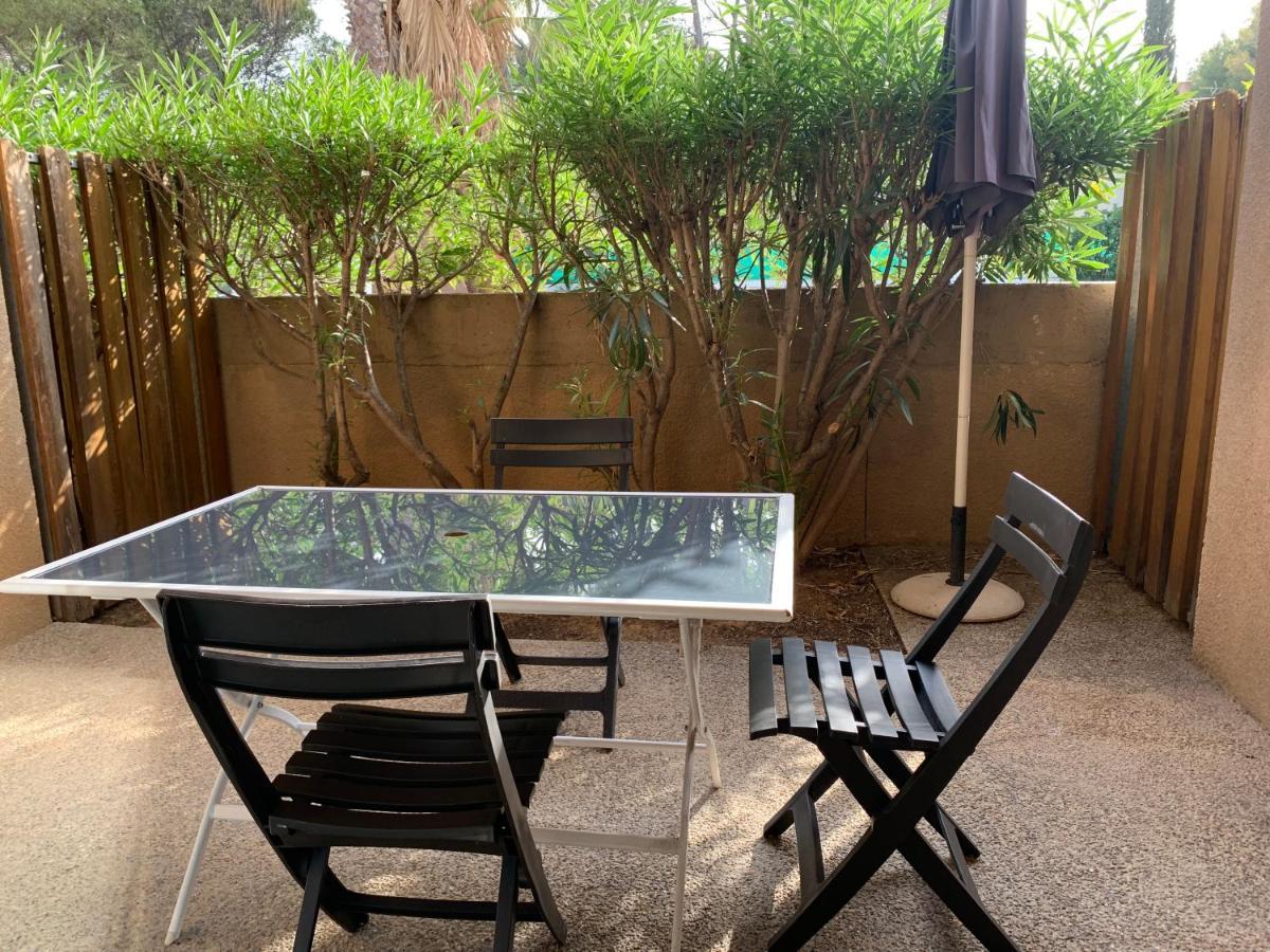 Les Appartements De La Marina Sanary-sur-Mer Esterno foto