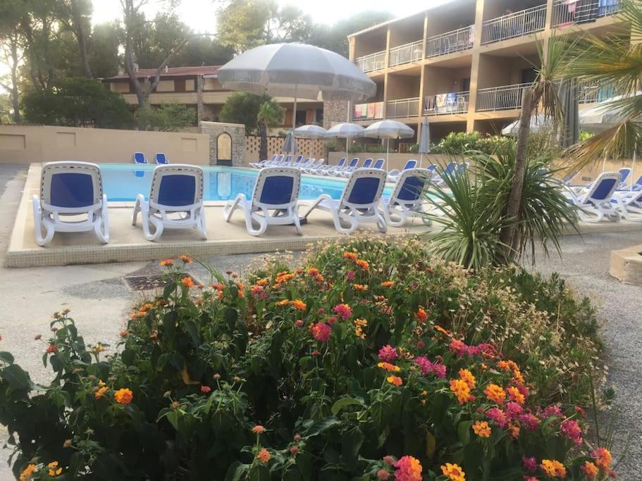 Les Appartements De La Marina Sanary-sur-Mer Esterno foto