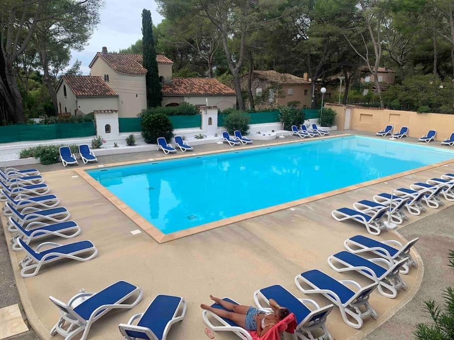 Les Appartements De La Marina Sanary-sur-Mer Esterno foto