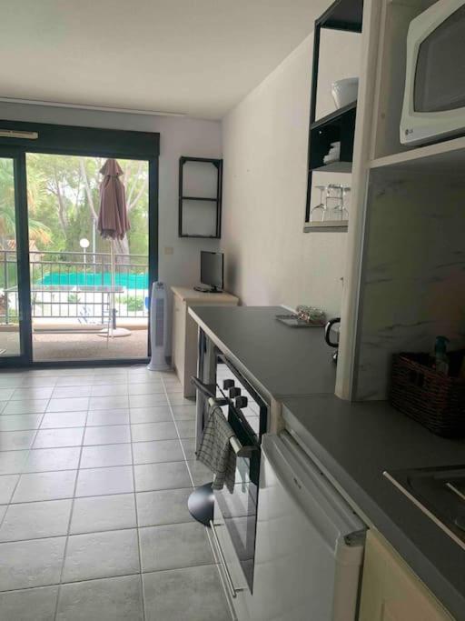 Les Appartements De La Marina Sanary-sur-Mer Esterno foto