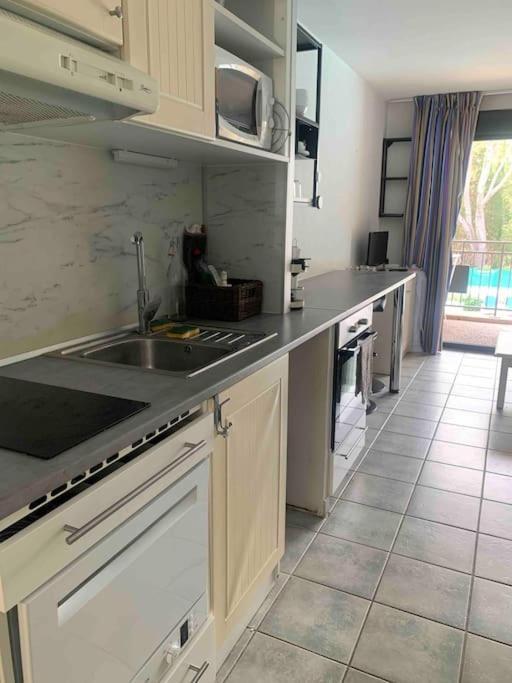 Les Appartements De La Marina Sanary-sur-Mer Esterno foto