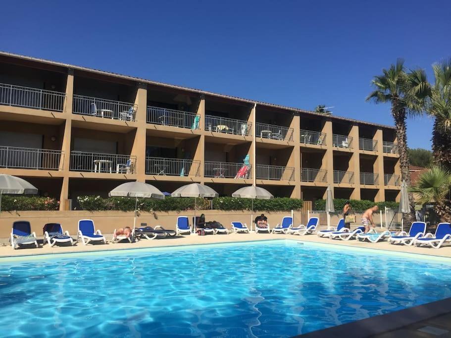 Les Appartements De La Marina Sanary-sur-Mer Esterno foto
