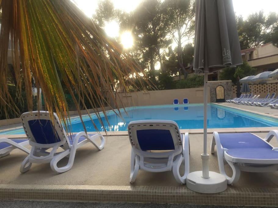 Les Appartements De La Marina Sanary-sur-Mer Esterno foto