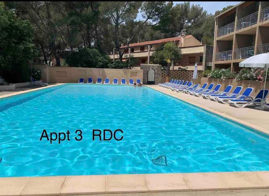Les Appartements De La Marina Sanary-sur-Mer Esterno foto