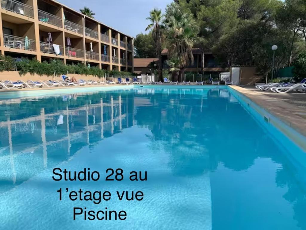 Les Appartements De La Marina Sanary-sur-Mer Esterno foto